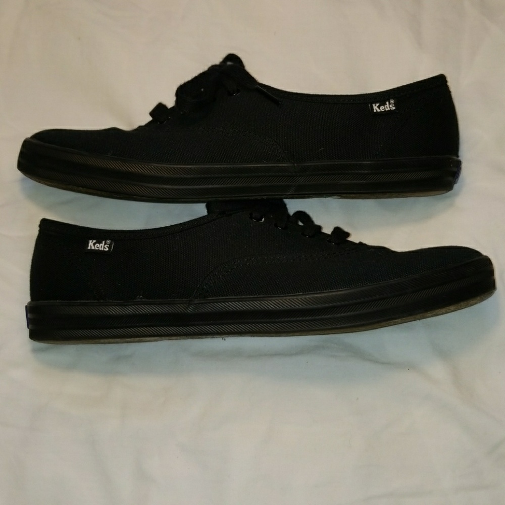 Keds - Black on Black